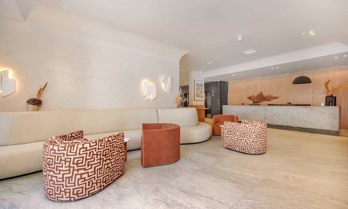 Claremont Apartment | Unit 529 Newlands Peak Studio Apartment
