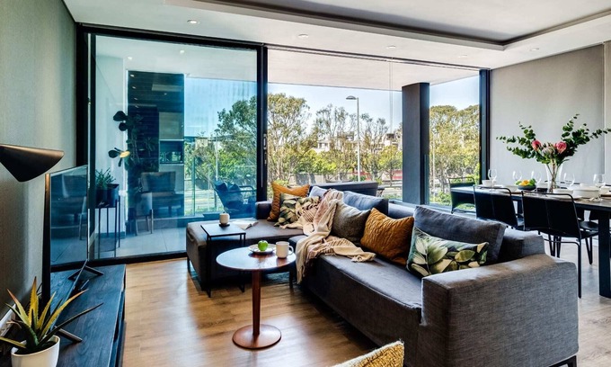 Green Point Apartment | Urban Chic Apartment close to Waterfront Warwick