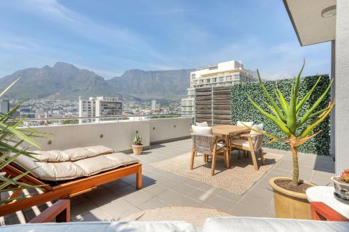 Cape Town City Centre Apartment | Urban Oasis Balcony Apartment Backup Powered