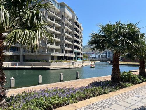 Victoria and Alfred Waterfront Apartment | Waterfront Canal Luxury Apartment