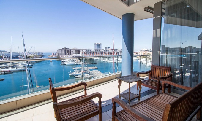 Victoria and Alfred Waterfront Apartment | Waterfront Marina 2 Bedroom Yacht View