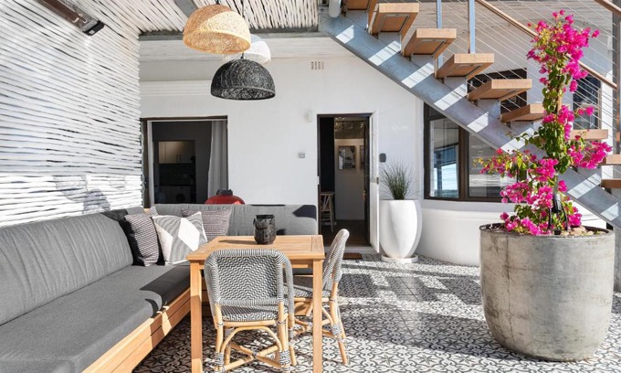 Green Point Apartment | Wessels Road 11 Downstairs