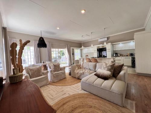 White River House | Whispering Thorns Off-Site Apartment