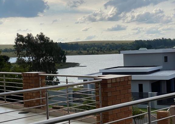 Emalahleni House | Witbank dam Golf Estate Luxury