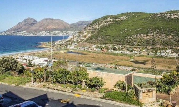 Fish Hoek House | Wonderful family home within walking distance to the beach