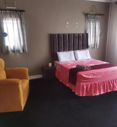 Greater Johannesburg Metropolitan Area House | Yellow Stars Guesthouses