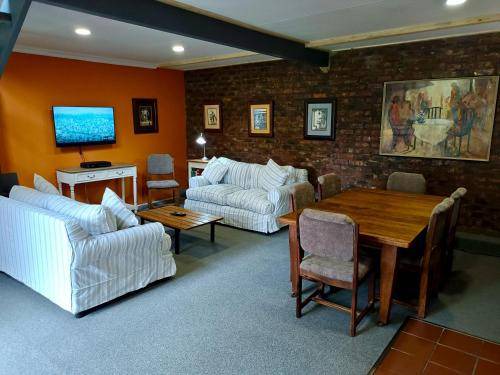 Clarens House | 290 m² House ∙ 2 bedrooms ∙ 127 guests