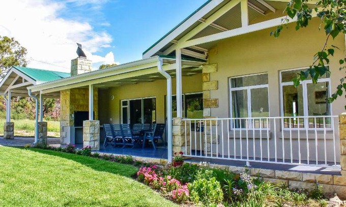 Clarens House | 270 m² House ∙ 4 bedrooms ∙ 8 guests