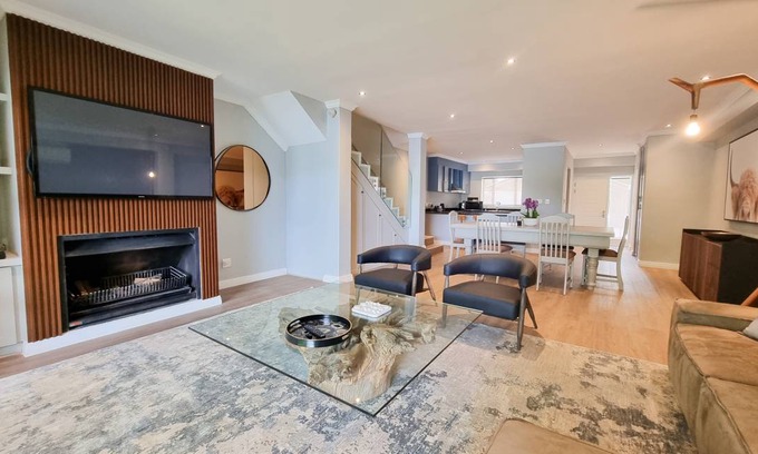 Cape Winelands House | 198 m² House ∙ 3 bedrooms ∙ 6 guests