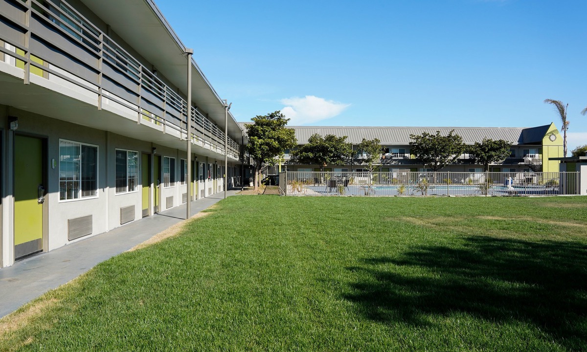 Point Richmond Hotel | SureStay Plus Hotel by Best Western Point Richmond
