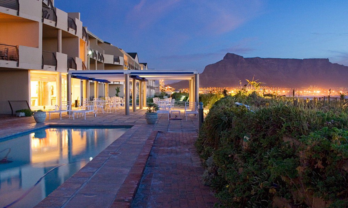 Lagoon Beach Hotel | Cape Town Beachfront Apartments at Leisure Bay