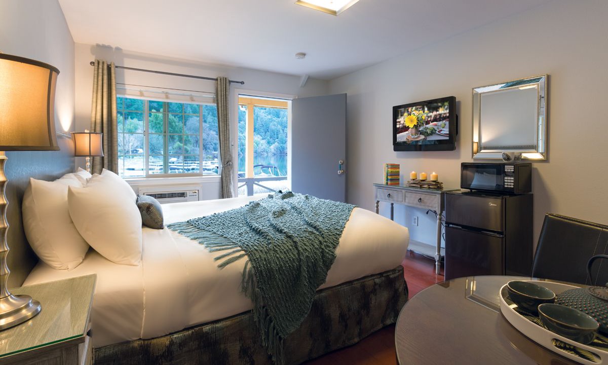 Upper Lake Hotel | The Lodge At Blue Lakes