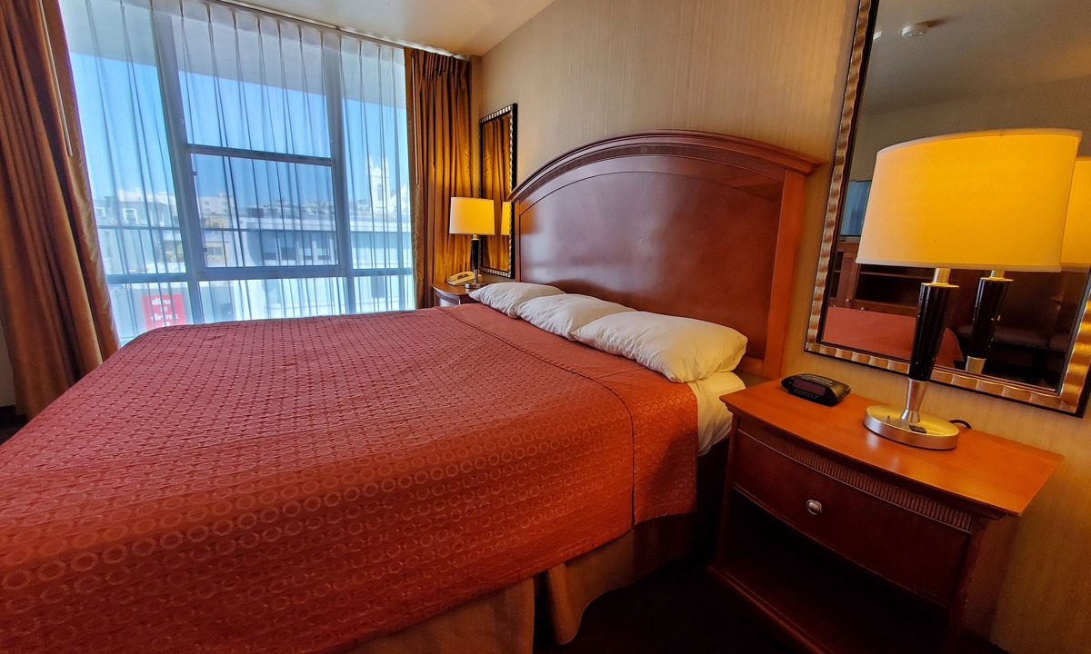 Russian Hill Hotel | Royal Pacific Motor Inn