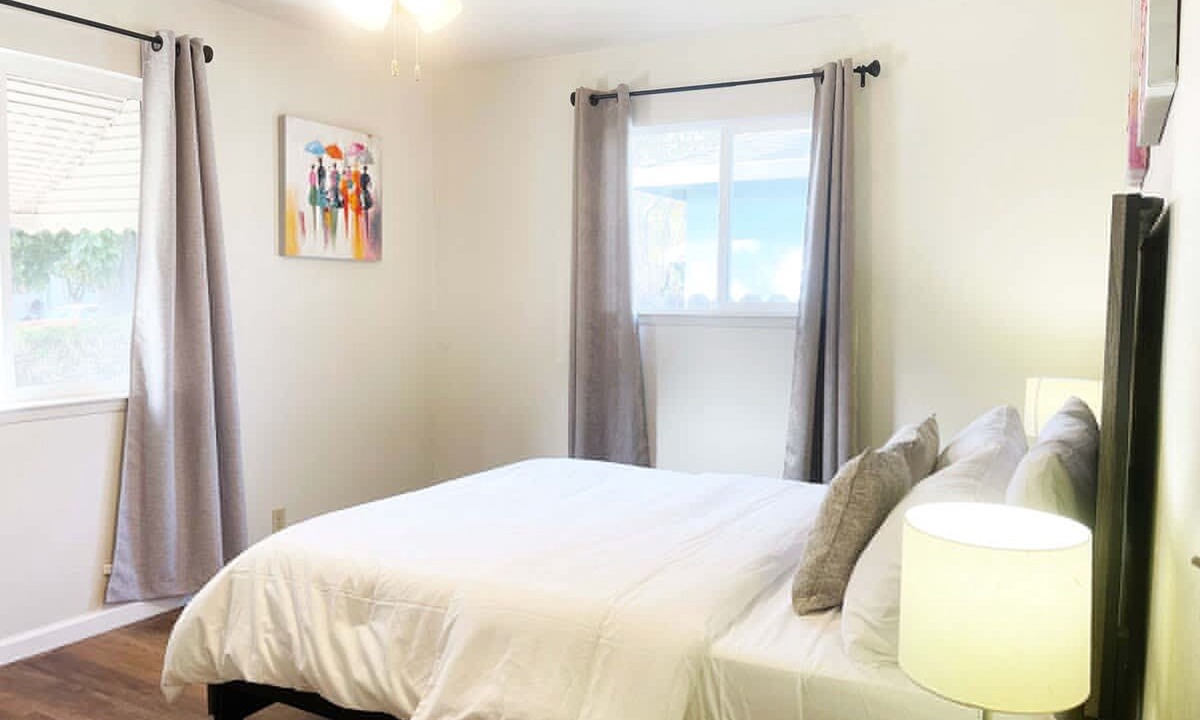 Campbell House | Campbell Cozy Bright 2B 1b AC Close to Downtown
