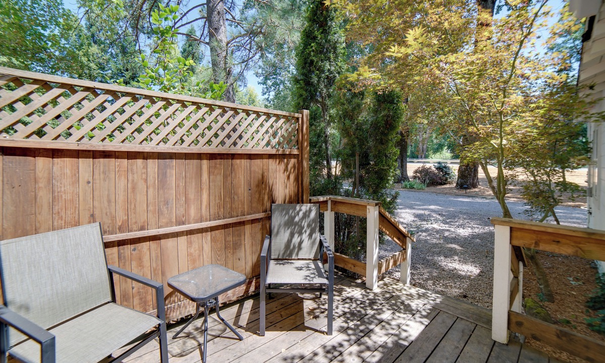 Lake County Cottage | Walk to Golf Course: Cobb Mountain Nature Escape