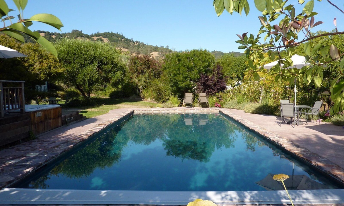 Calistoga House | 3-bedroom home in Calistoga with pool and hot tub