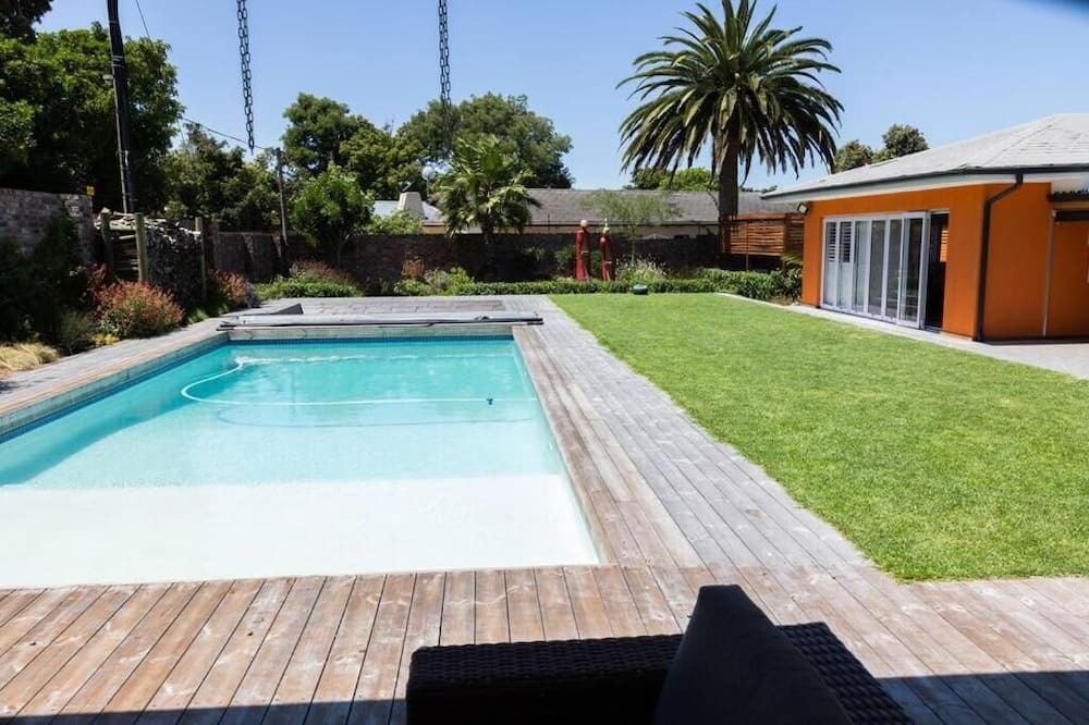 Belville Apartment | Garten Wohnung mit Pool