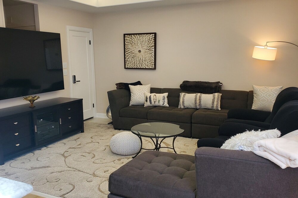 Parkside House | FREE EV Charger, Beautiful Home 4 Bd. 2 Ba. SF.