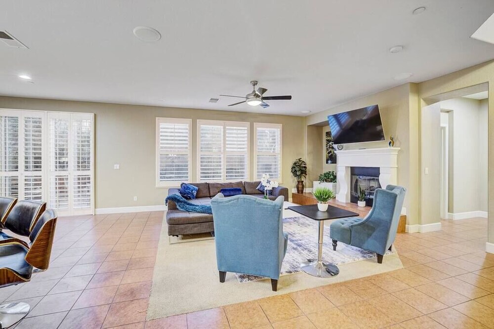 Windsor House | 5BD WineCountry Home w/ HotTub, BBQ, & Billiards
