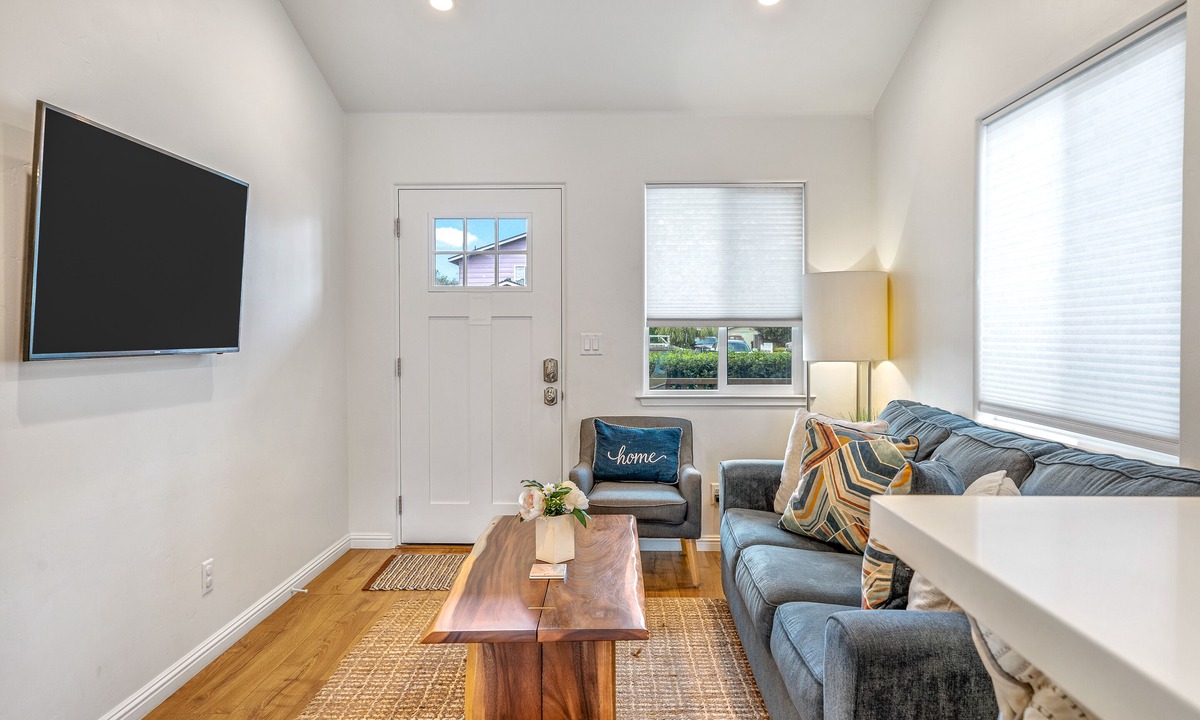 Seaside Cottage | Charming 2 BDR Seaside Cottage 5 Min to Beach!
