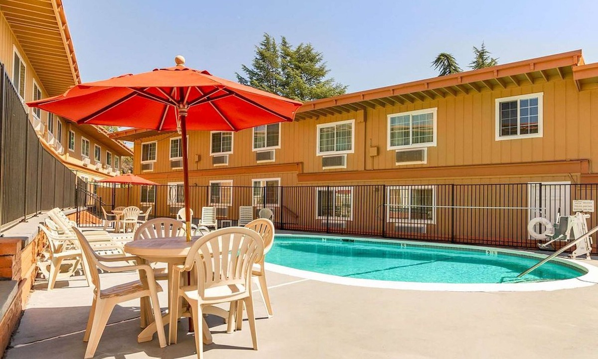 North Auburn Hotel | Auburn House Hotel