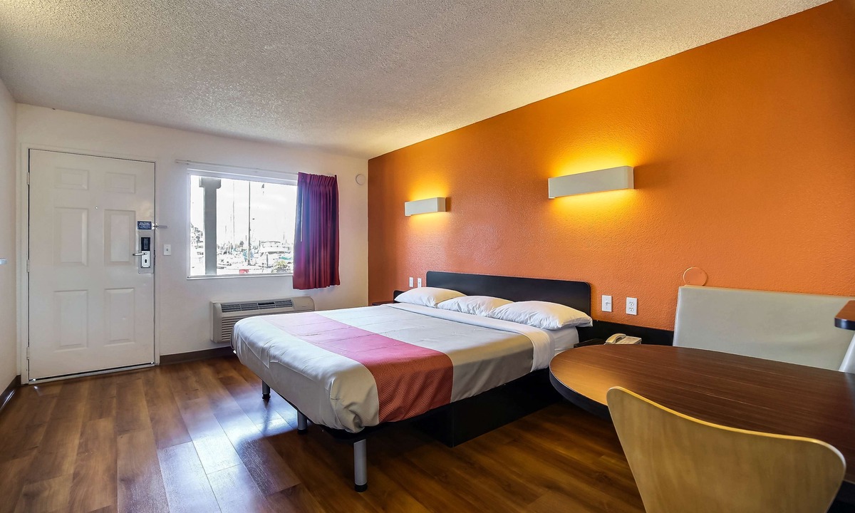 East Peralta Hotel | Motel 6 Oakland, CA - Embarcadero