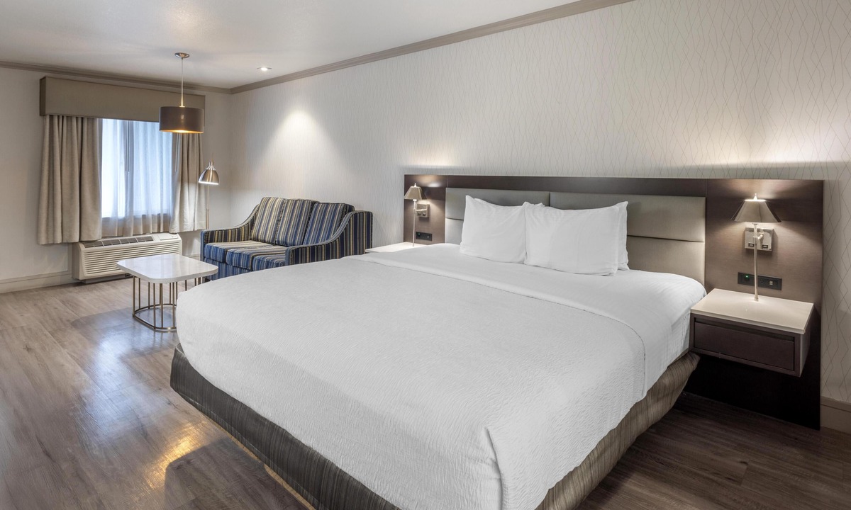 South Fair Oaks Hotel | Best Western Plus Executive Suites