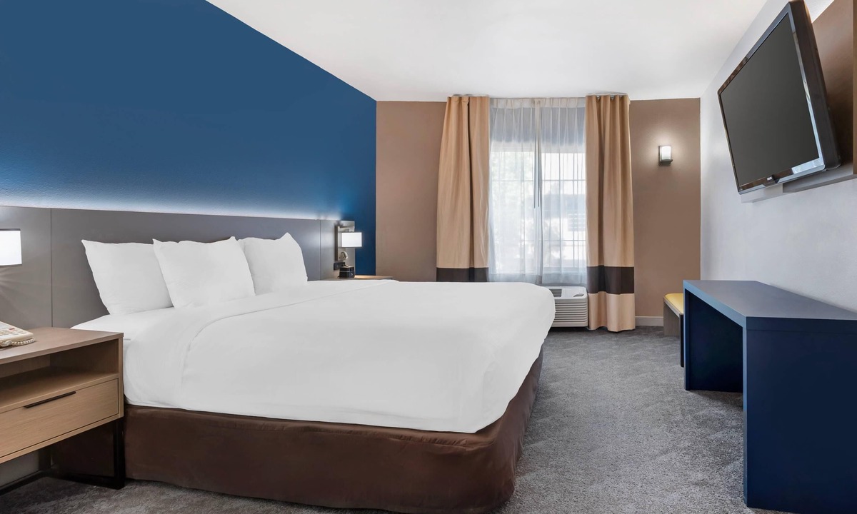 Southeastern Sacramento Hotel | Comfort Inn & Suites Sacramento - University Area