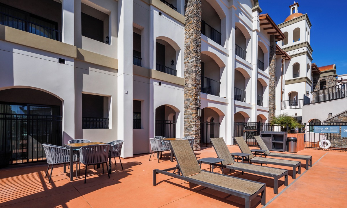 Beach Hill - Beach Flats Hotel | La Quinta Inn & Suites by Wyndham Santa Cruz