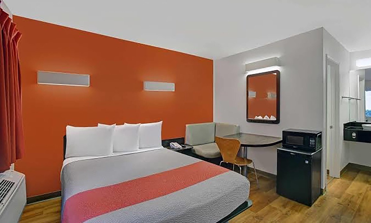 Santa Clara Hotel | Super 8 by Wyndham Santa Clara
