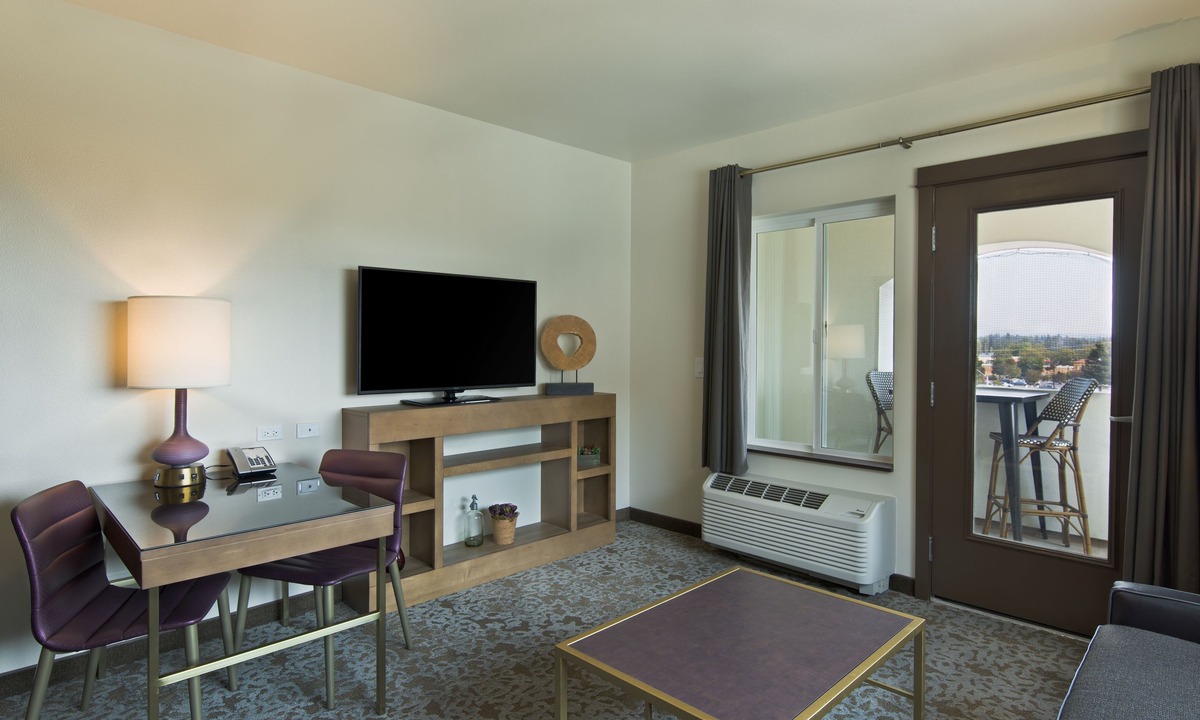Rohnert Park Hotel | Oxford Suites Sonoma County