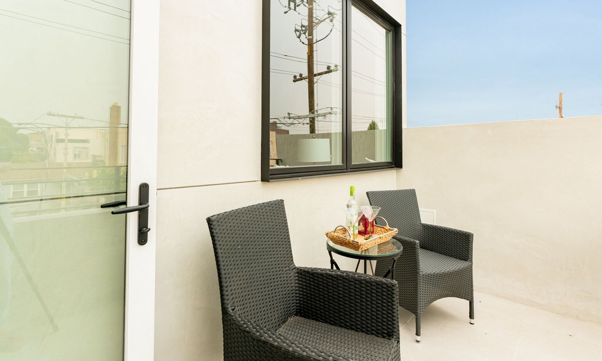 Mission District Condo | Stunning Mission Three Bed Condo - Furnished