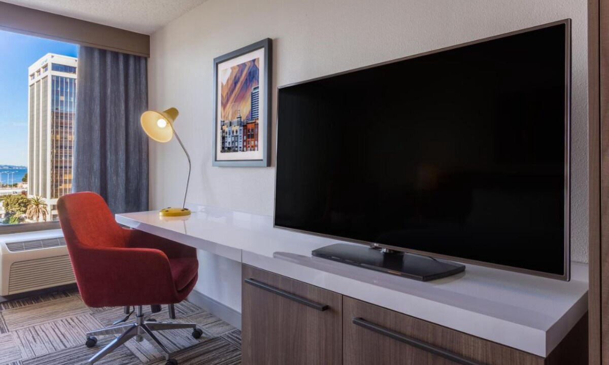 Emeryville Hotel | Prime Location! Parking, Pets Allowed, Close to Oakland Museum of California