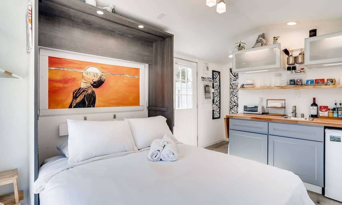 Southeastern Sacramento Apartment | TINY ART HOUSE near the beat