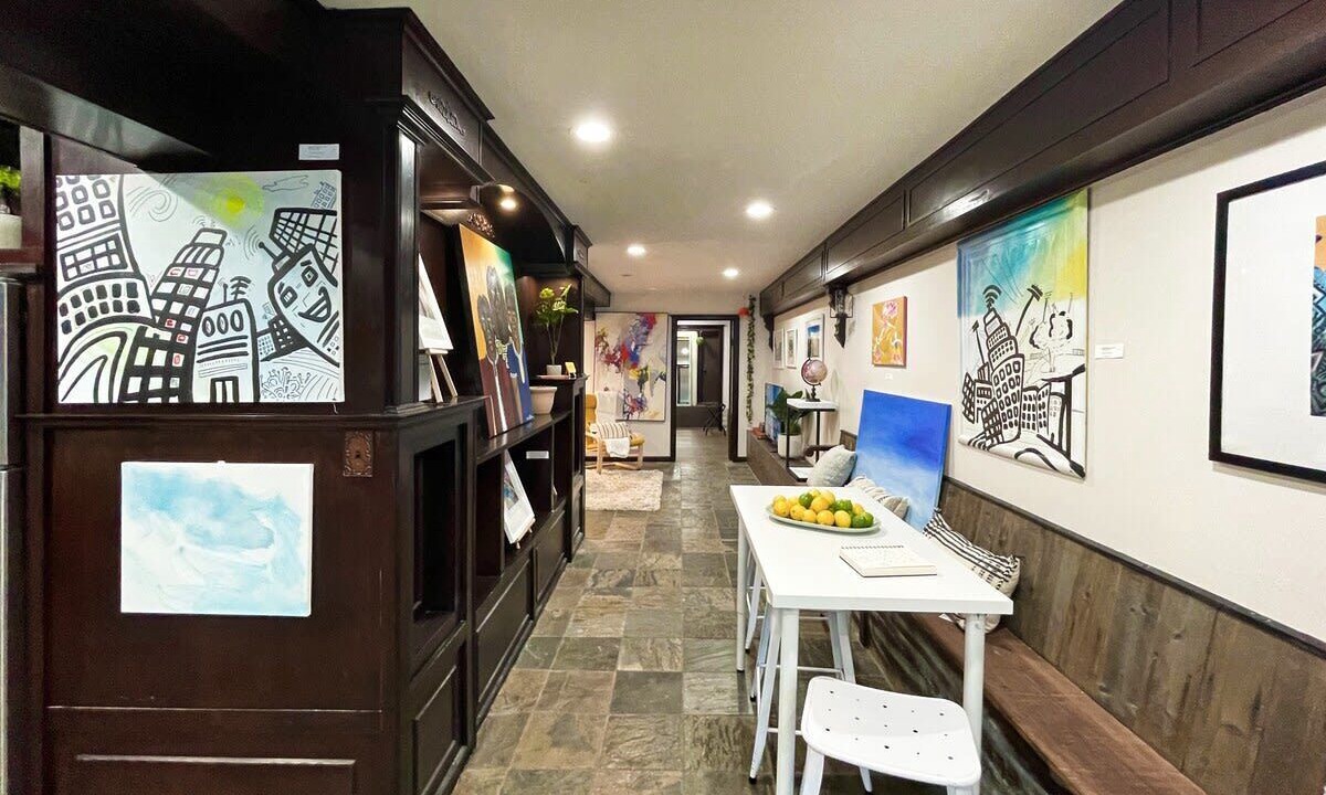 Midtown Sacramento Apartment | Artist's apartment in the heart of the city