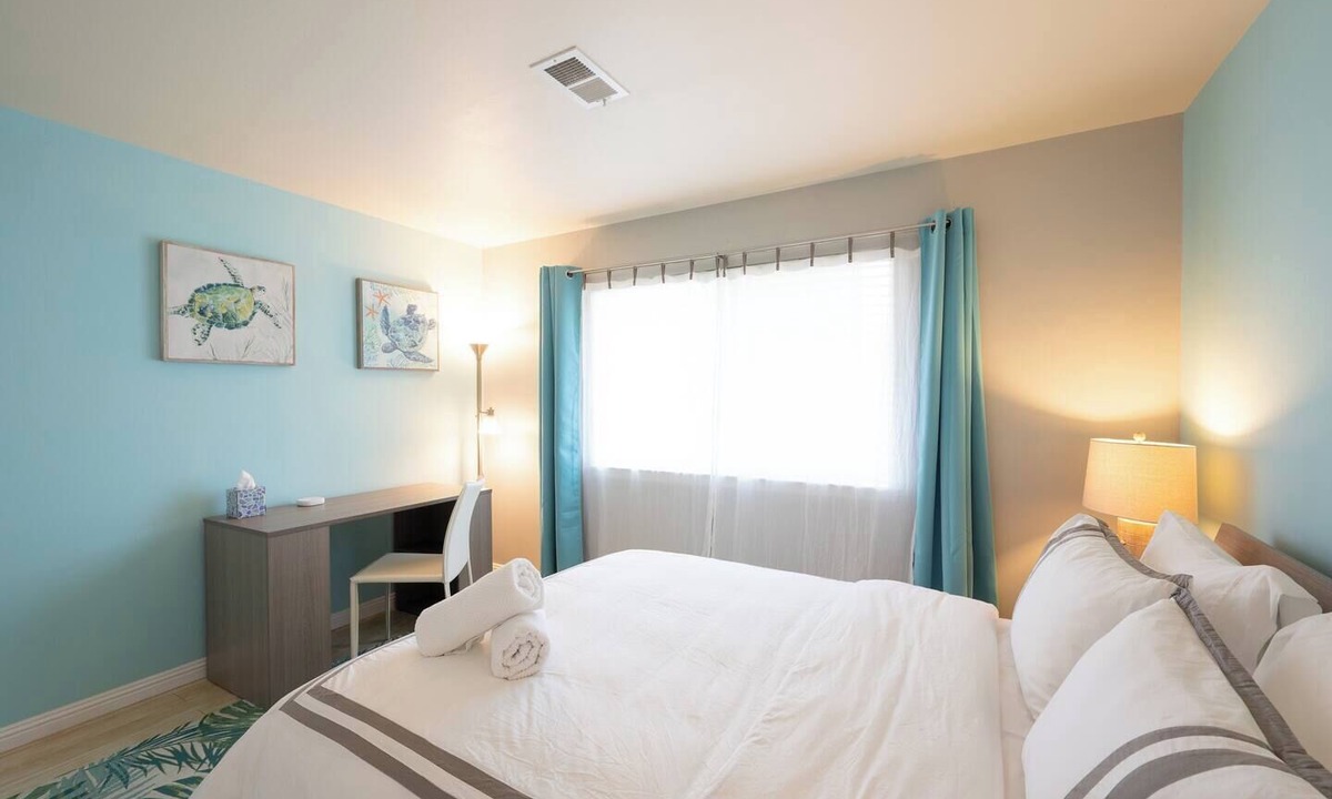 University South Condo | Modern Tropical Vacation Home, Palo Alto/Stanford #655