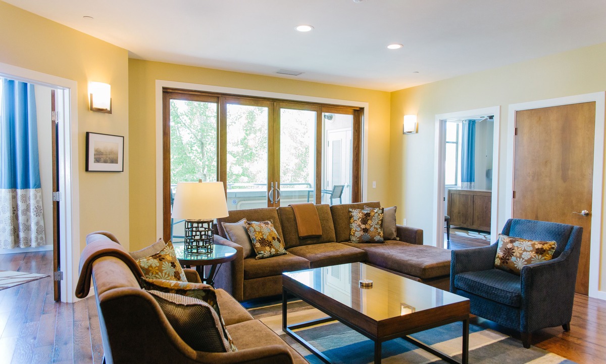 Healdsburg Apartment | Three-Bedroom Hotel Suites in Downtown Healdsburg