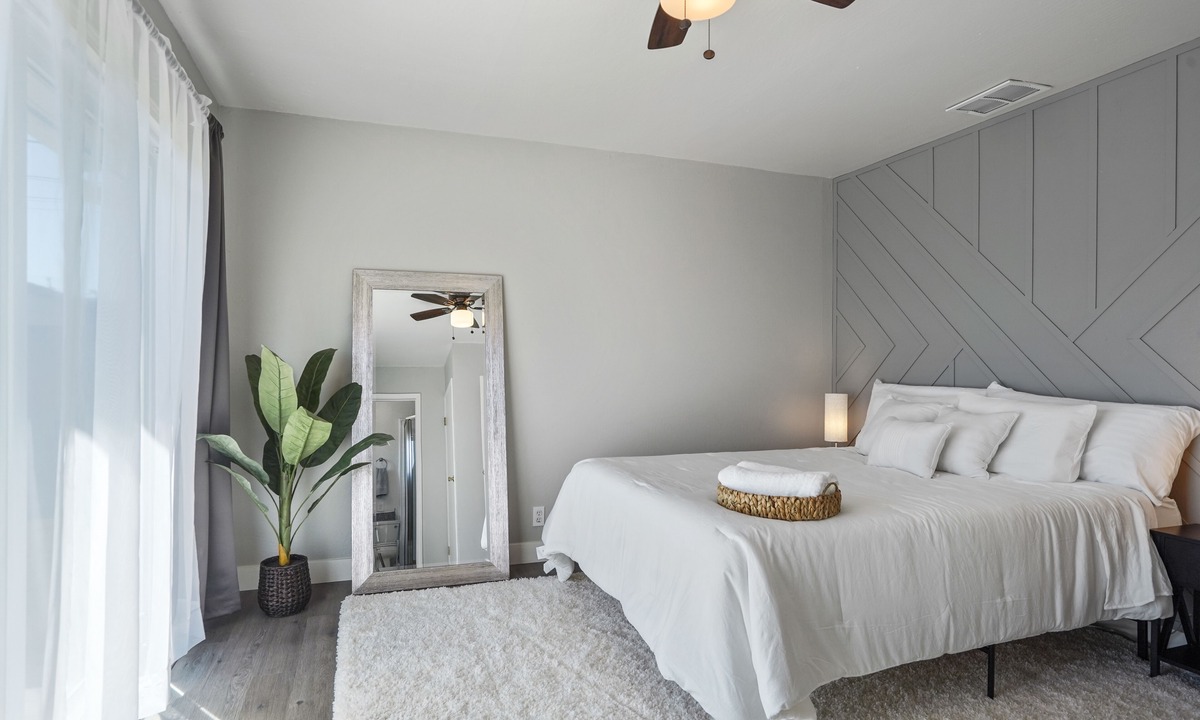 Northgate House | cute comfy home w/relaxing lit gazebo minutes from downtown & airport