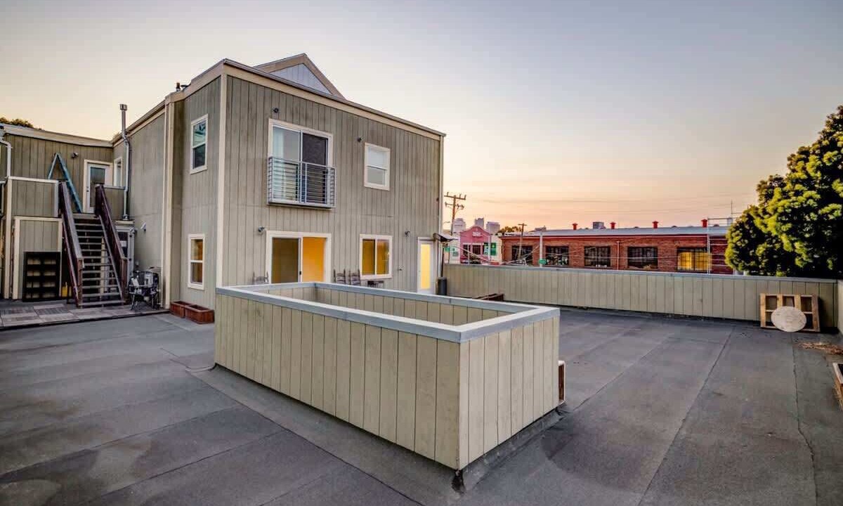 Mission District Condo | 4 Bedroom Modern Flat w/City Views & Huge Deck