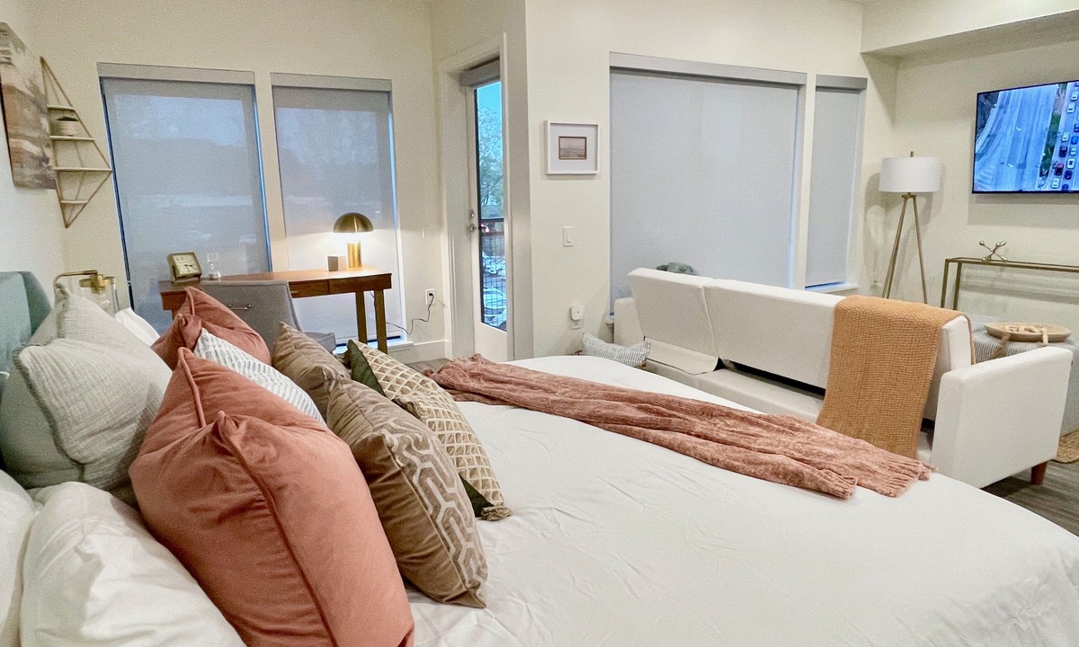 Walnut Creek Apartment | Pets Stay Free in Downtown Walnut Creek Condo