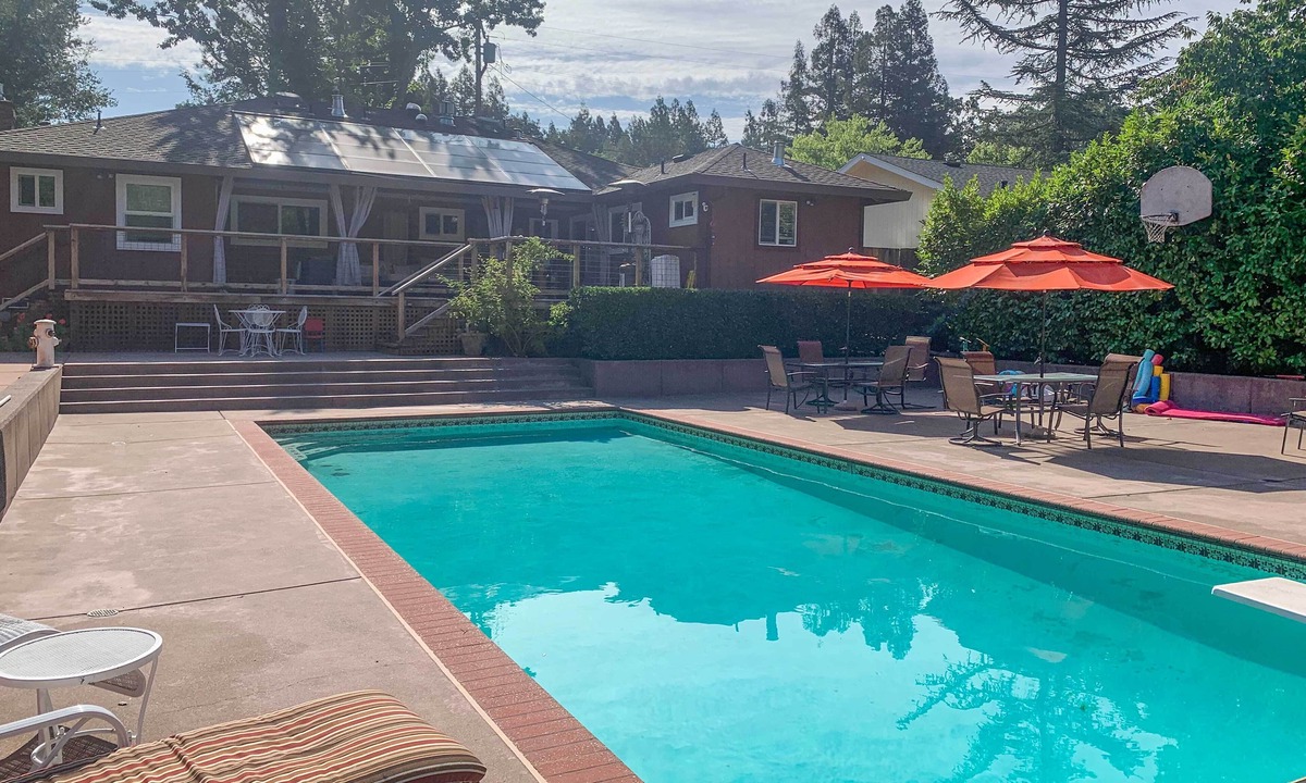 Glen Ellen House | Wine Country Retreat at Private Creekside House!