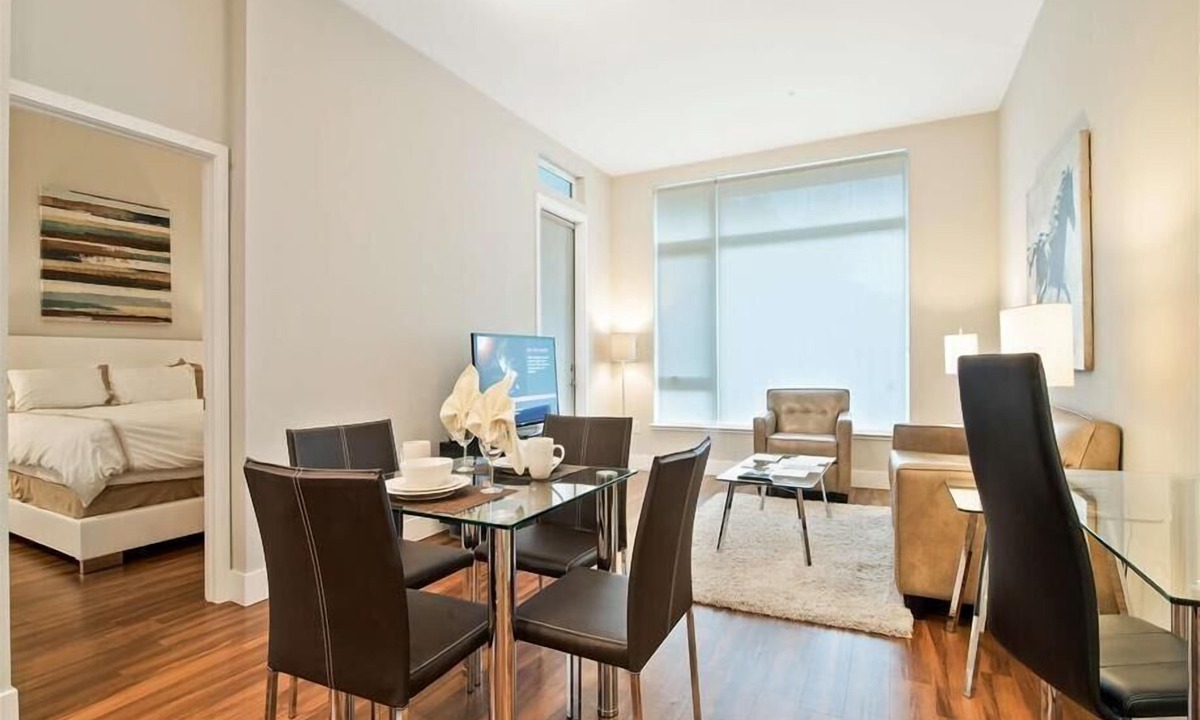 Shoreline West Apartment | Clean & Comfy 2BR | Free WiFi & Laundry | Downtown MV