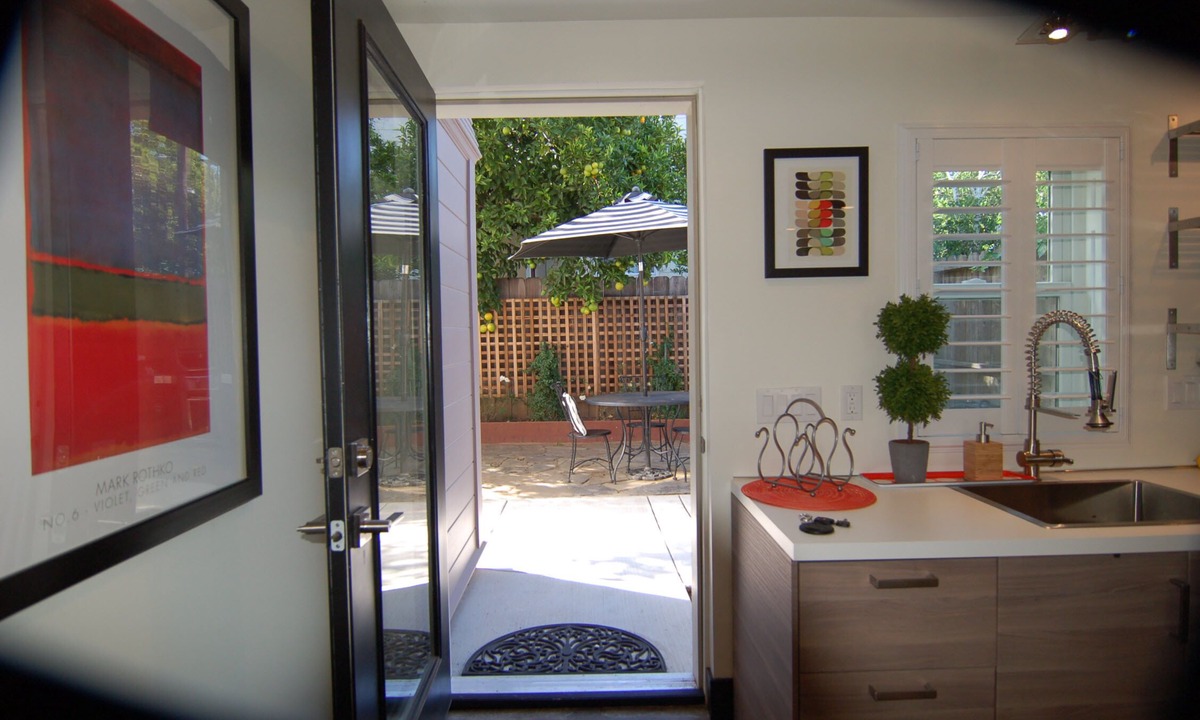 Napa Apartment | Contemporary Flat w/Gentleman's Vineyard -1 Block to Downtown Napa! Non-Hosted