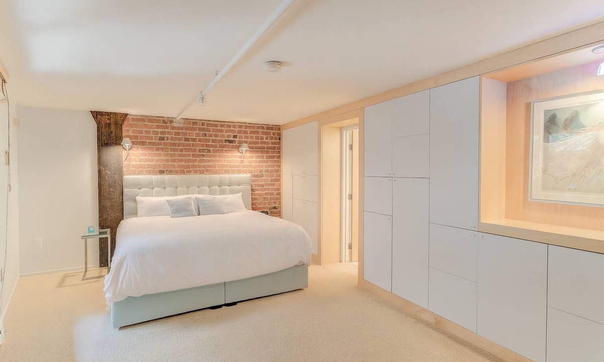 Rincon Hill Apartment | Spacious Luxury Historic Loft in Downtown SF