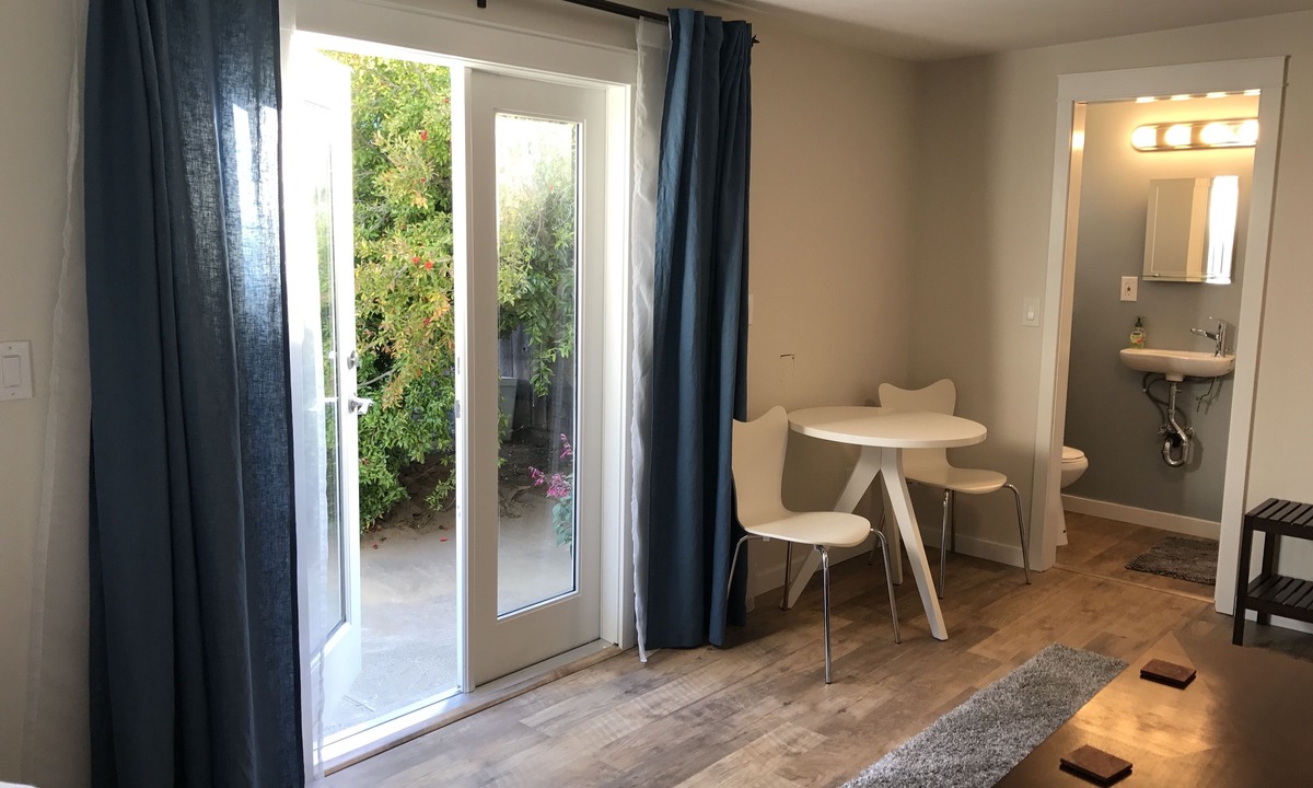 Bayview Apartment | Furnished detached garden cottage