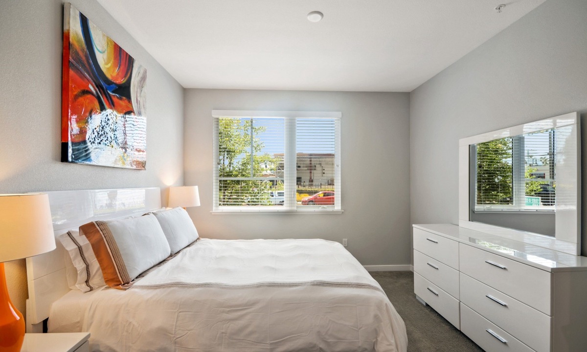 Menlo Park Apartment | Bluebird Suites near Facebook HQ