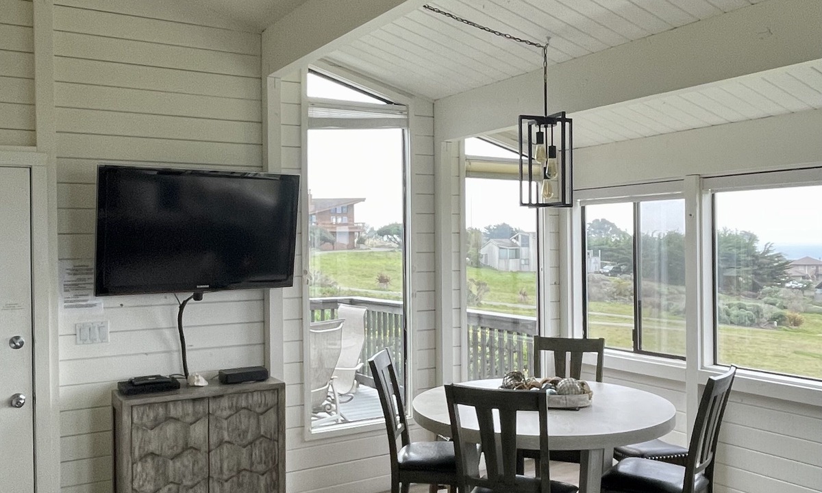 Sereno del Mar House | Panoramic Stunning ocean views, Hot tub, Dog friendly & a 5 min walk to Beach