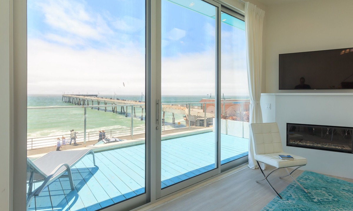 Sharp Park Condo | Luxury Beachfront Penthouse near SF (4)