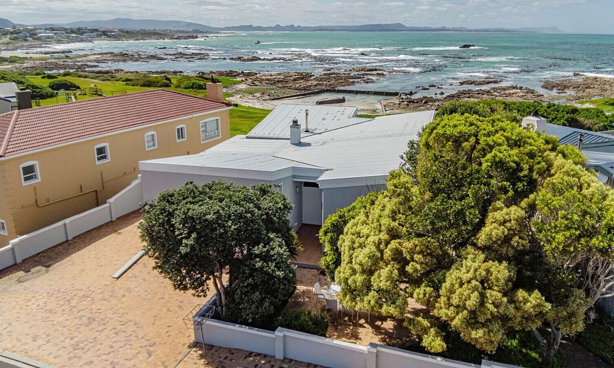 Van Dyks Bay House | Groot Kabeljou | Oceanfront Family Fun in Kleinbaai