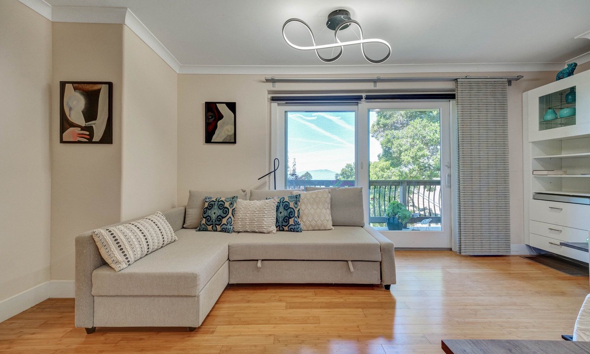 Thousand Oaks Apartment | Sparkling 3 room apt, S.F. Bay Views on most exclusive str. N. Berkeley Hills